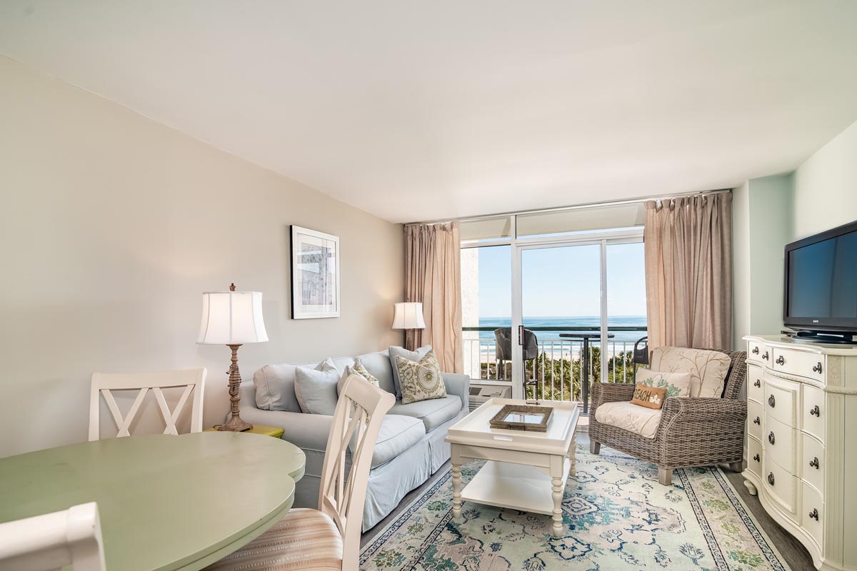 One Bedroom Oceanfront Suite 422 001 
